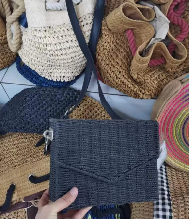 Papirnata ročno tkana torba za čez ramo z železnim okvirjem