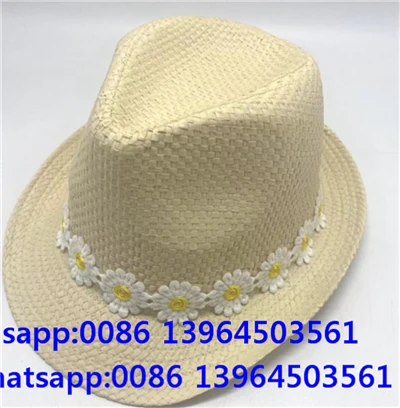 Fedora klobuk z majhnim cvetom