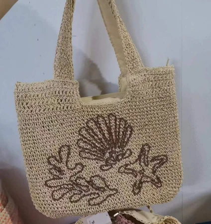 Papirnata kvačkana torba za čez ramo z vzorcem za vezenje