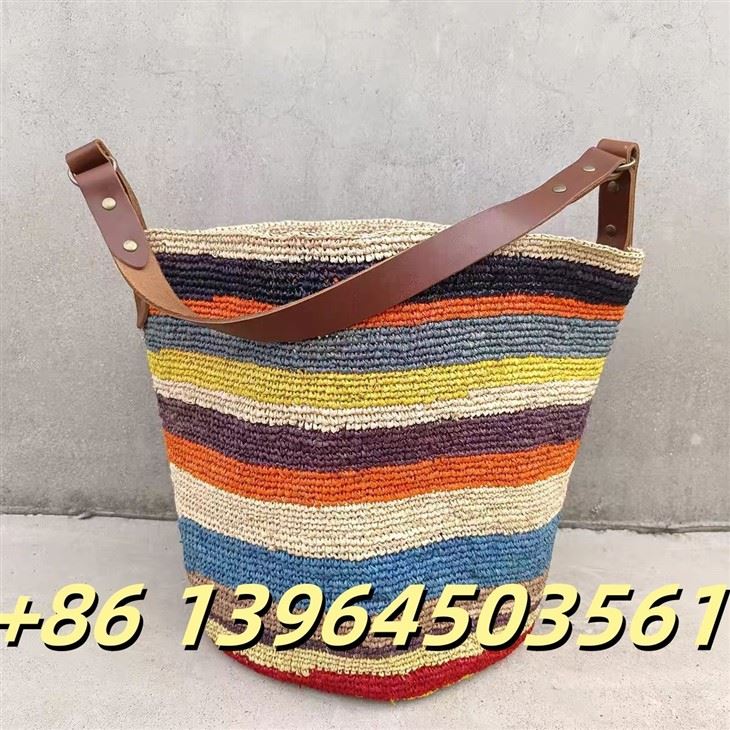 Barvita rafia ženska busket