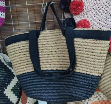 Črna bombažna traku velike ženske vrečke na plaži
