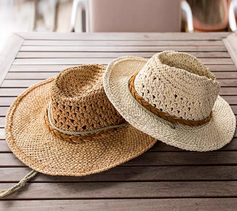Papirnate ženske na plaži klobuki