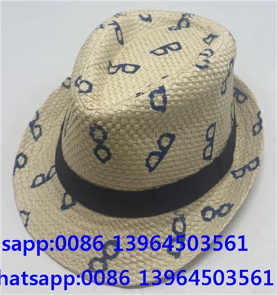 Slamnati Fedora klobuk s potiskanim vzorcem