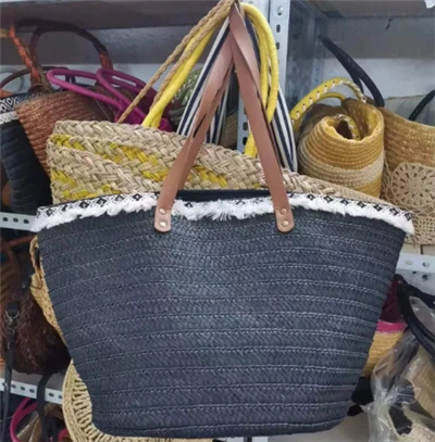 Črni papir tkana torba na plaži s čipko