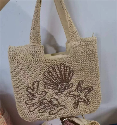 Papirnata kvačkana torba za čez ramo z vzorcem za vezenje