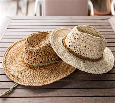 Papirnate ženske na plaži klobuki